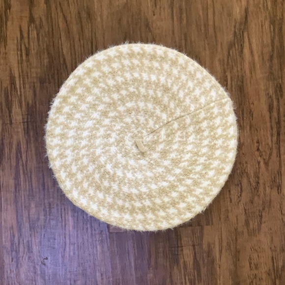 Anthropologie houndstooth beret